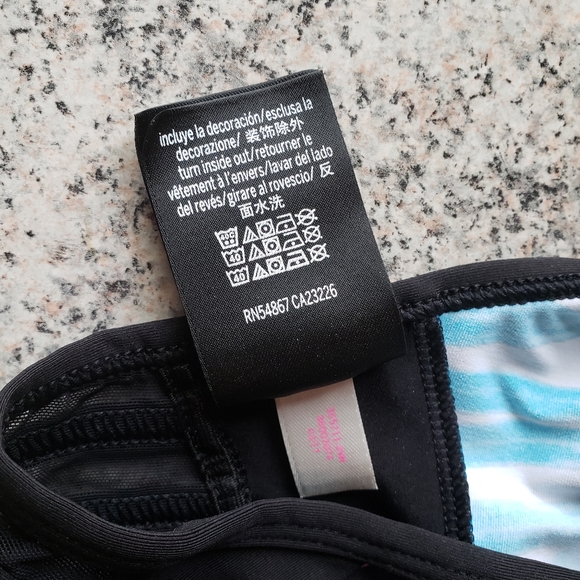 VS Ultimate Sport Bra - Picture 5 of 6